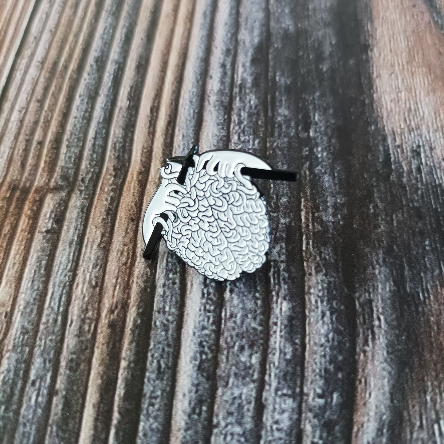 Emaille Pin | Motiv Brain Knitting Halloween