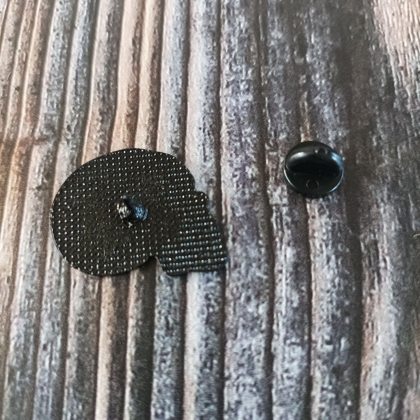 Emaille Pin | Motiv Where is my Mind Totenkopf