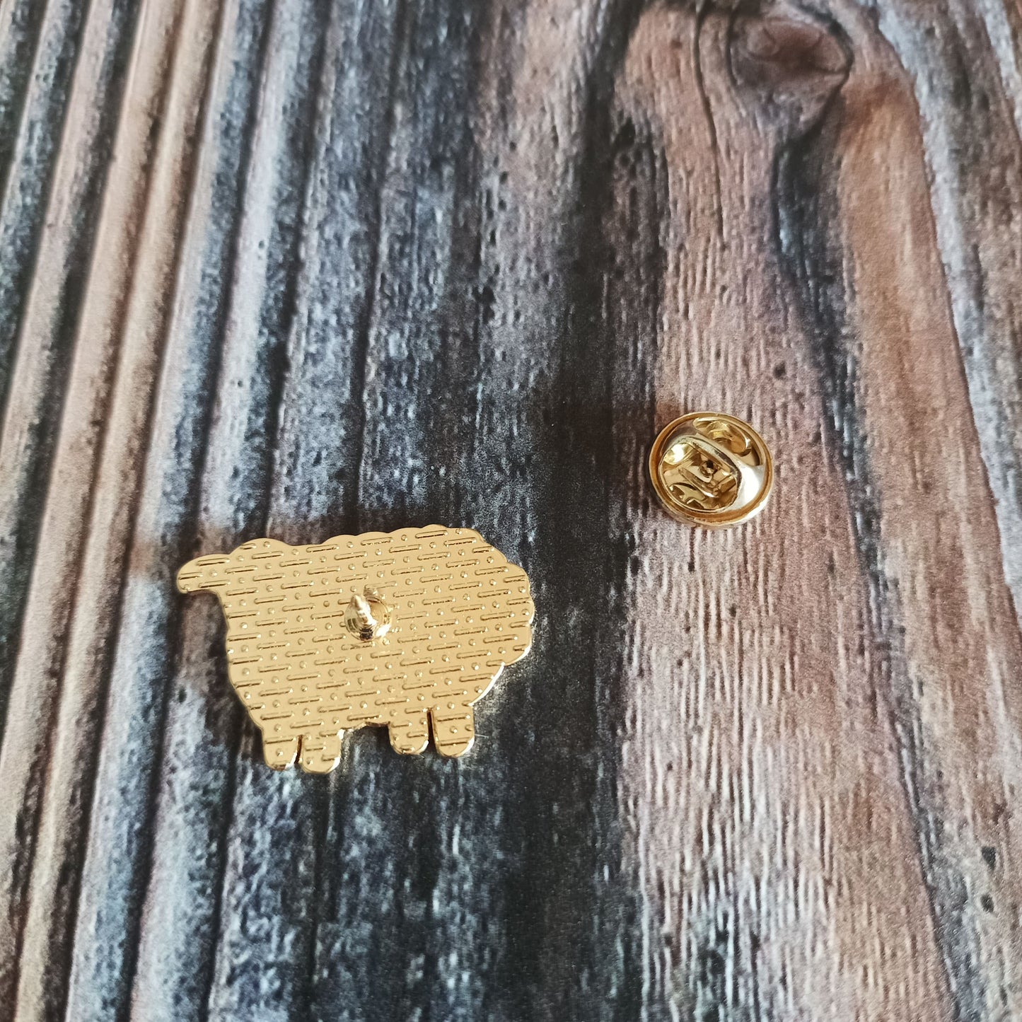 Emaille Pin | Motiv Regenbogenschaf