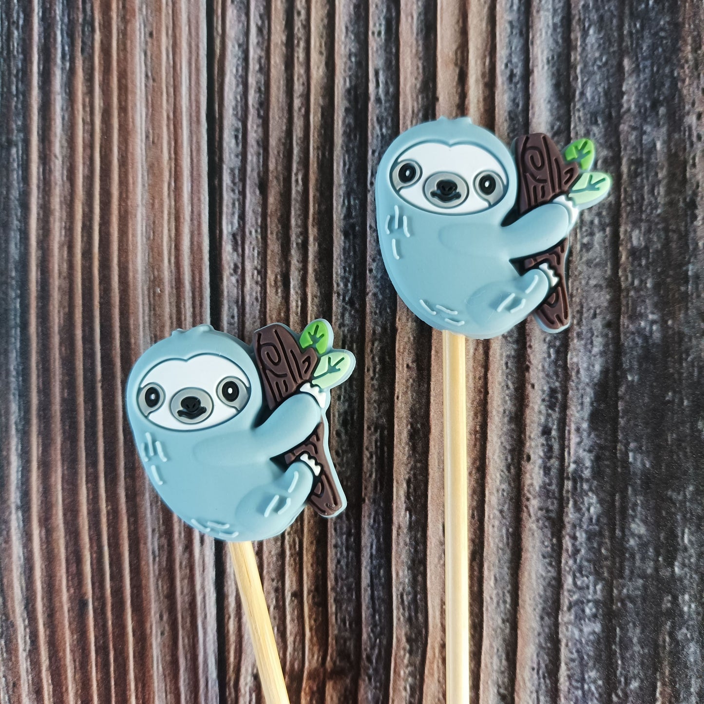 Zwei Maschenstopper aus Silikon | Motiv Faultiere blau