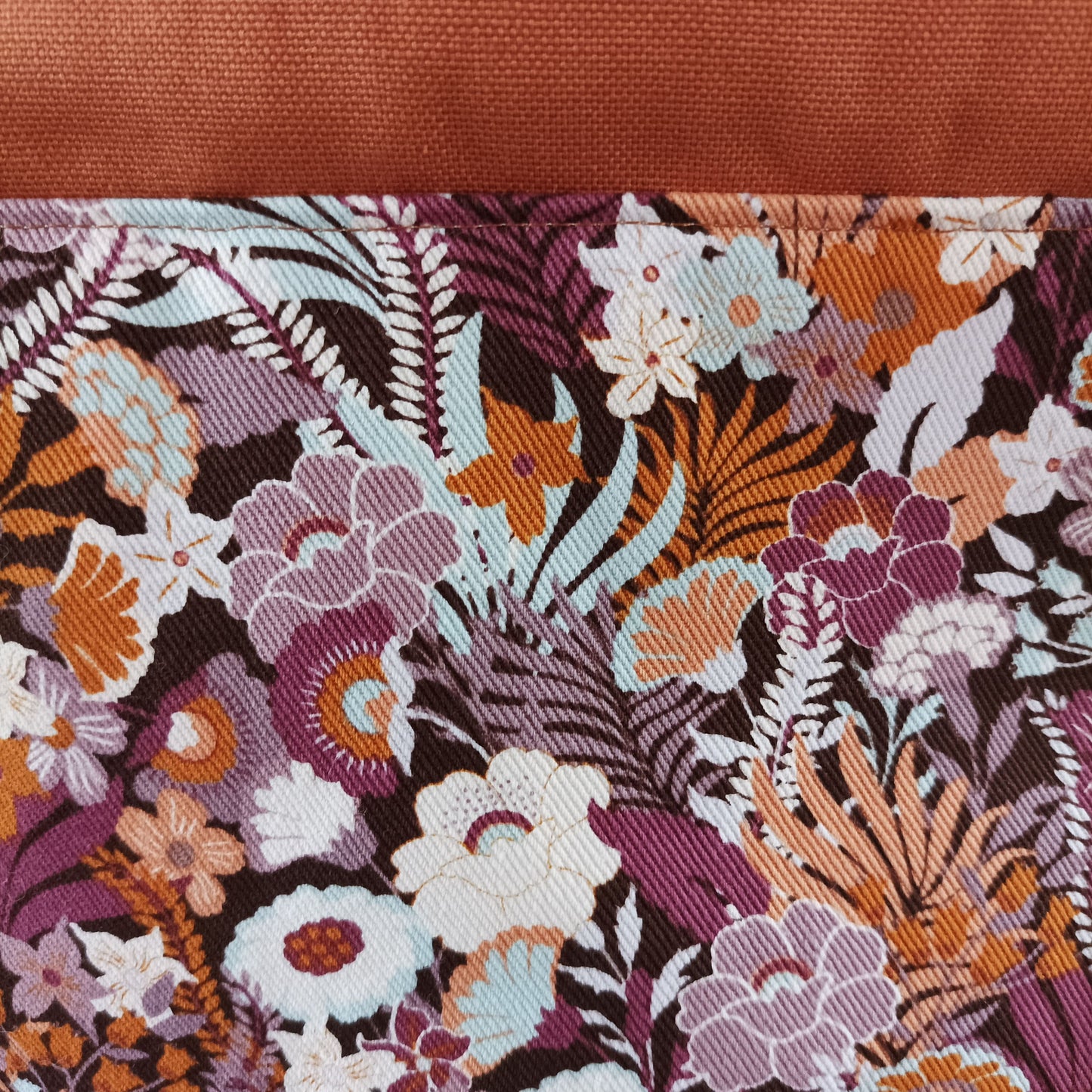 Projekttasche mit Kordelzug Größe S | Motiv Herbstblüten rost