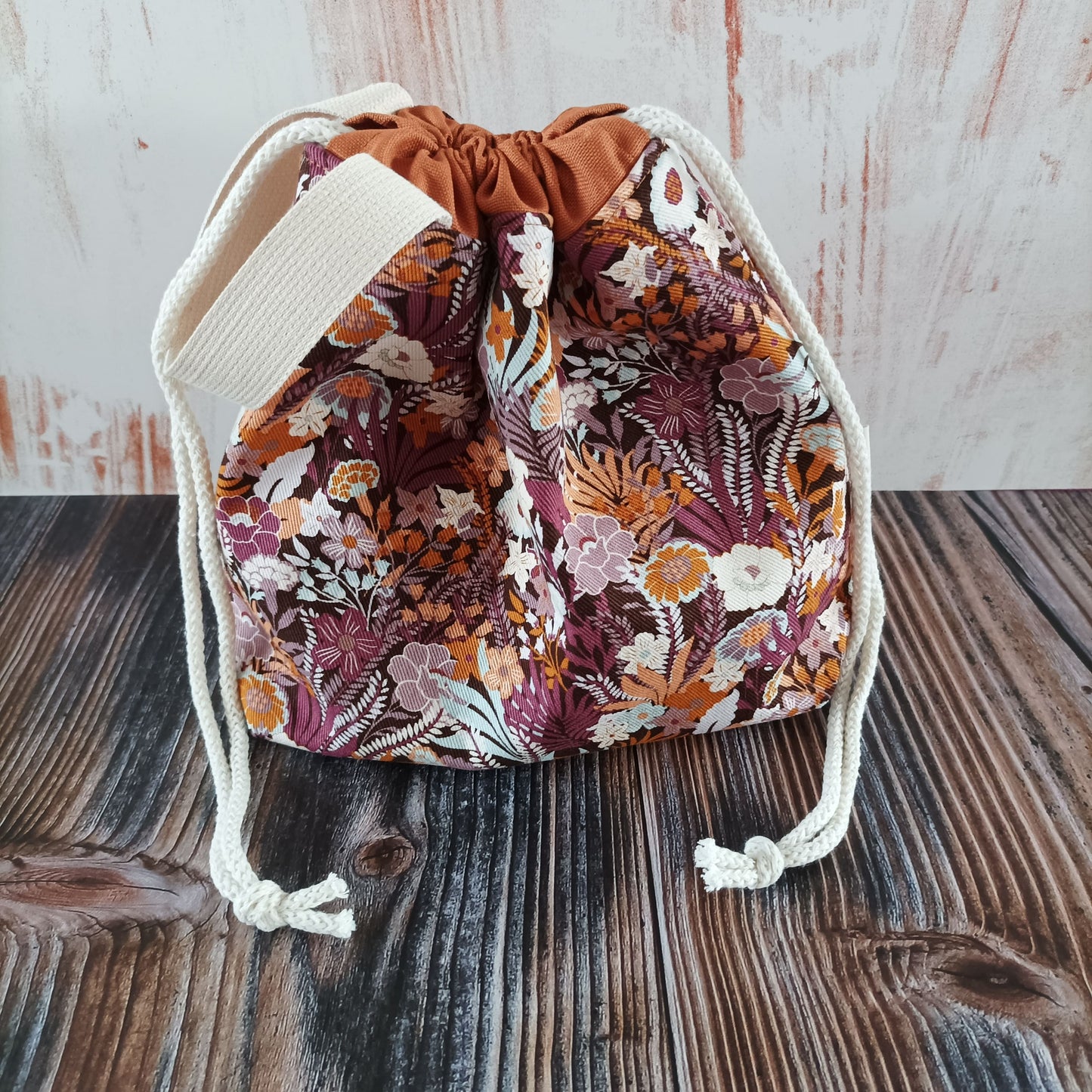 Projekttasche mit Kordelzug Größe S | Motiv Herbstblüten rost