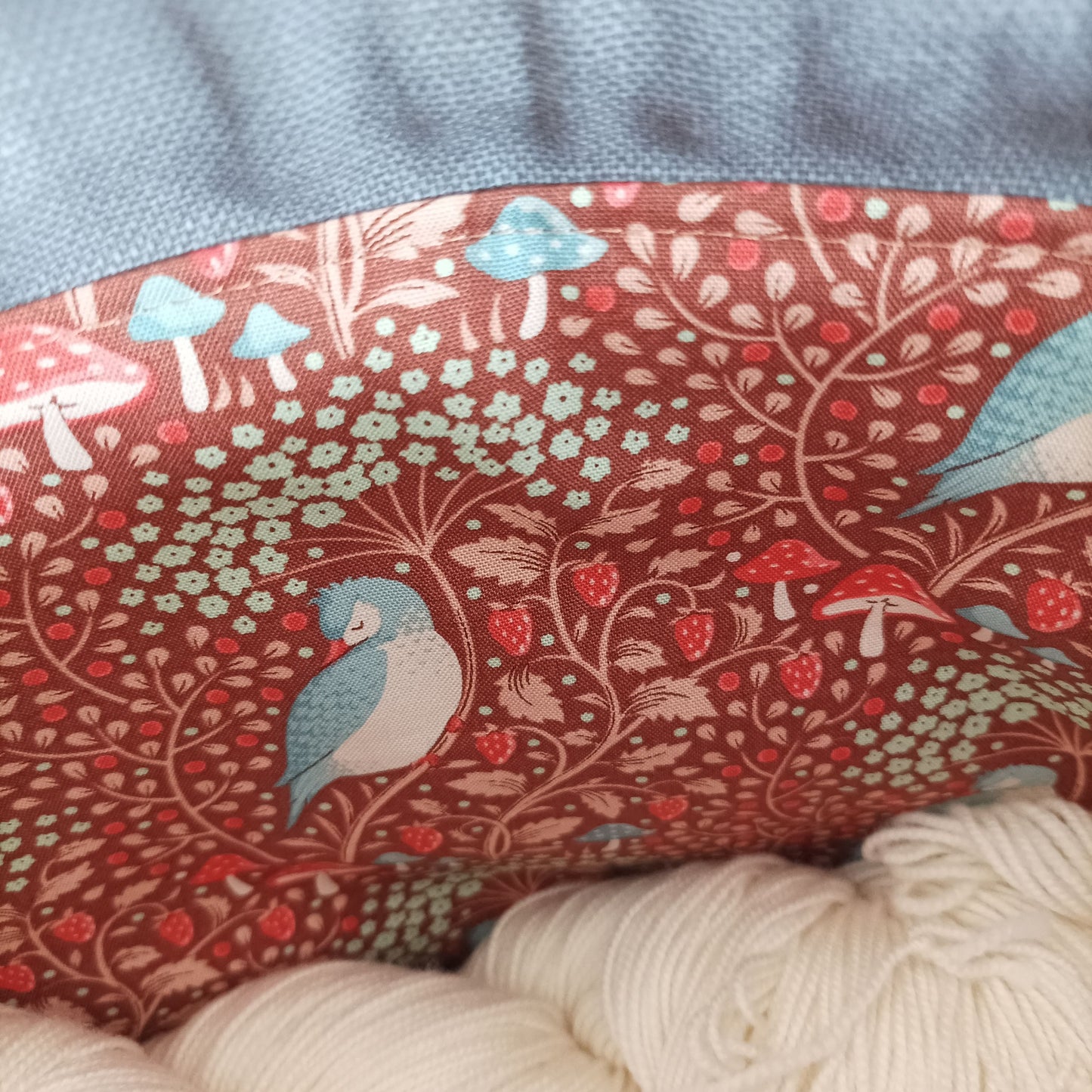 Projekttasche mit Kordelzug Größe S | Motiv uni blau | Birds and strawberrys