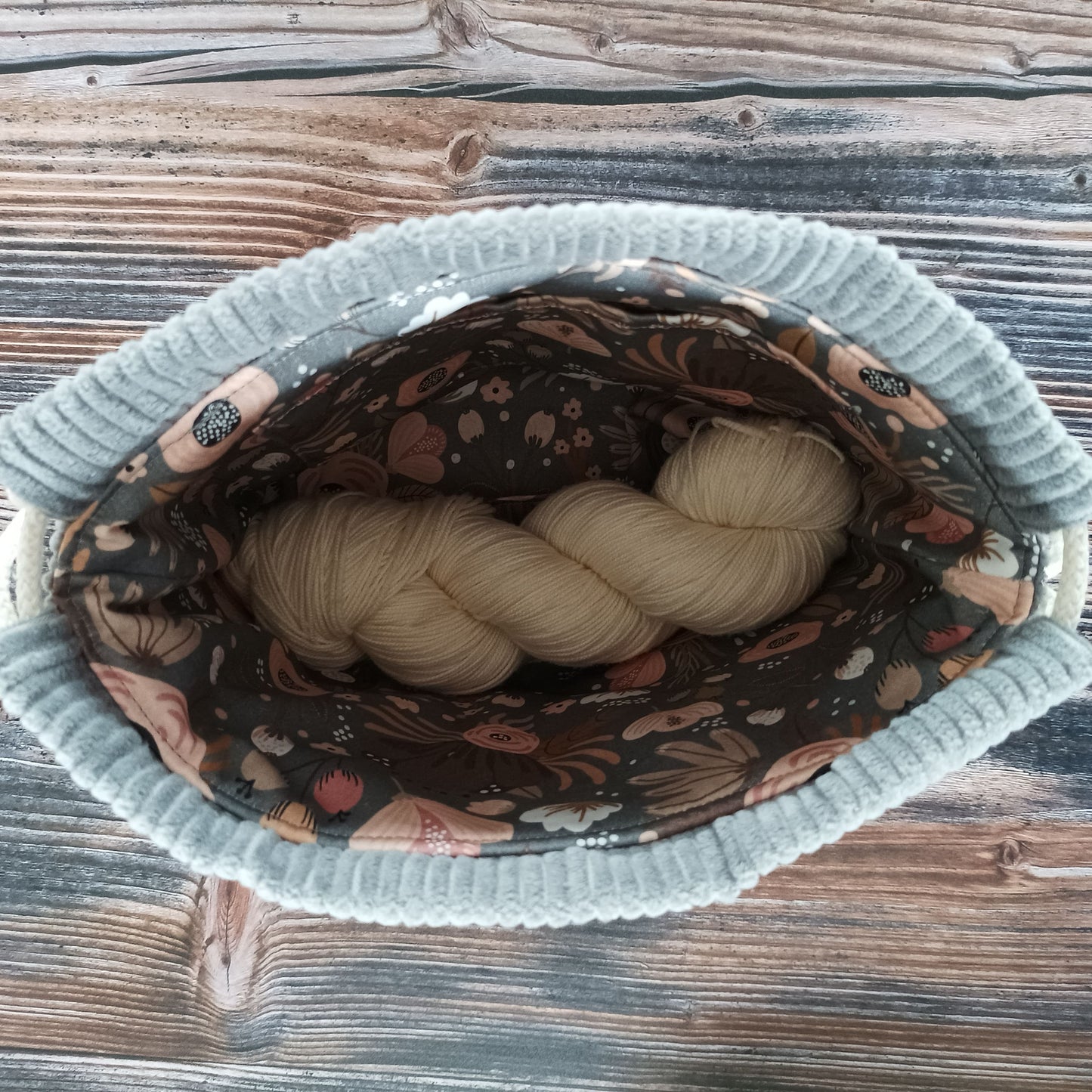 Projekttasche mit Kordelzug Größe S | Motiv Cord grau | Wildrosen