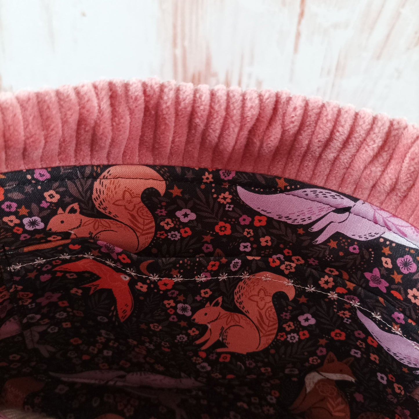 Projekttasche mit Kordelzug Größe S | Motiv Cord rosa | Waldtiere