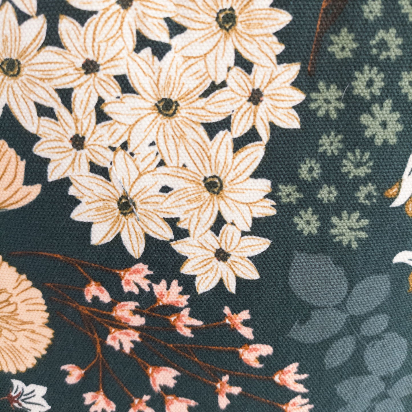 Projekttasche mit Kordelzug Größe S | Motiv grüne Blumenwiese (grün)