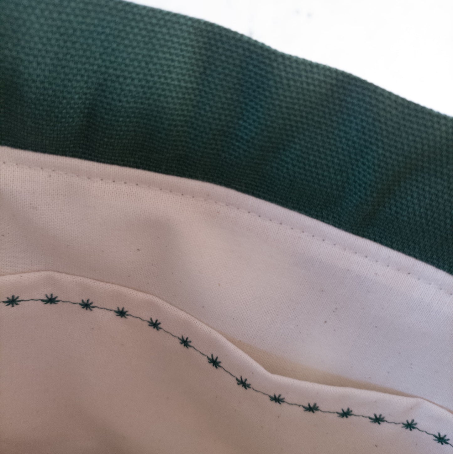 Projekttasche mit Kordelzug Größe S | Motiv grüne Blumenwiese (grün)