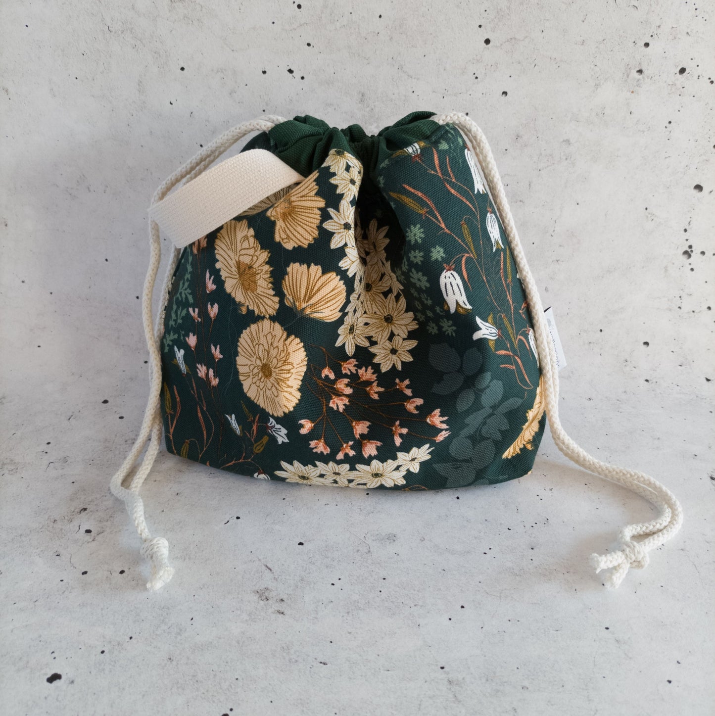 Projekttasche mit Kordelzug Größe S | Motiv grüne Blumenwiese (grün)