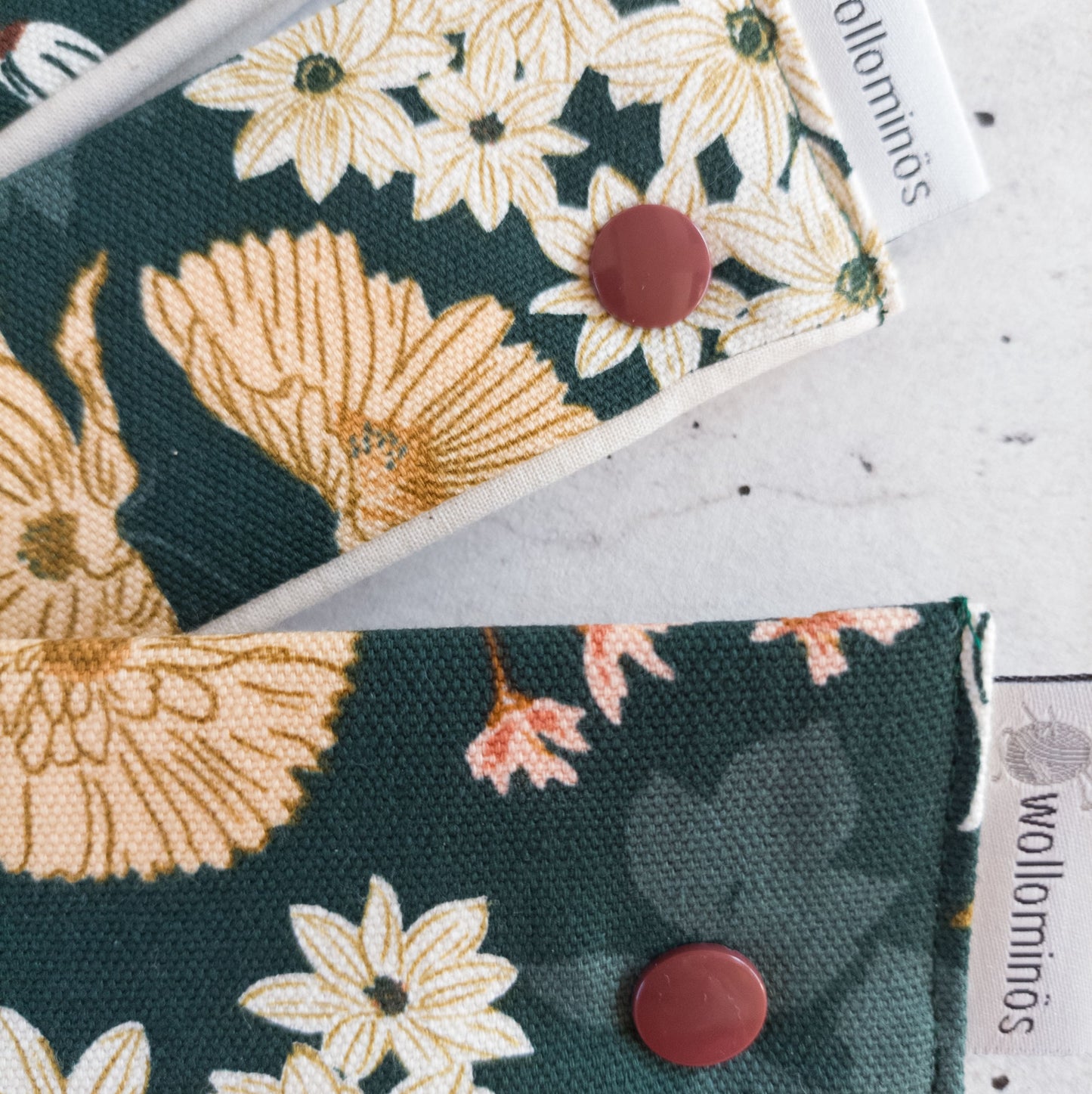 Nadelgarage zur Aufbewahrung von Nadelspielen in 15 cm Länge | Motiv grüne Blumenwiese