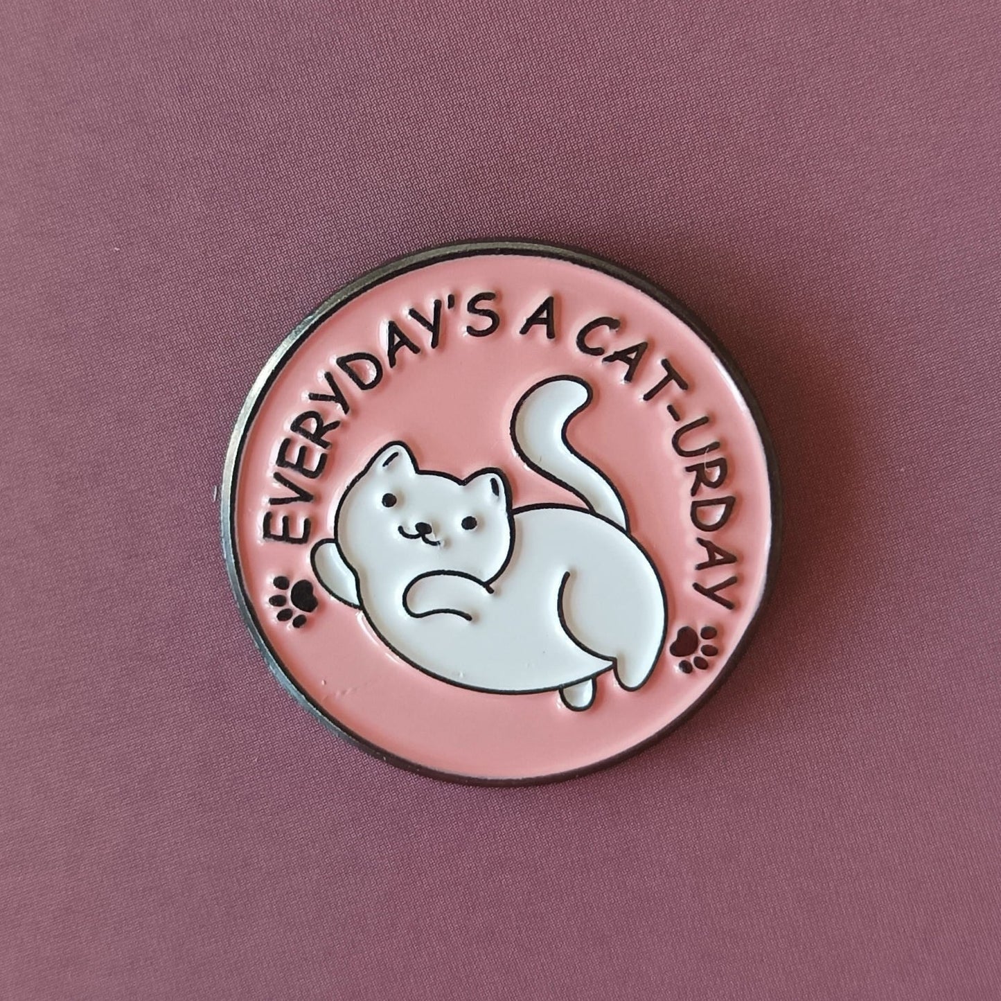 Emaille Pin | Motiv Everyday's a Cat-urday Katze