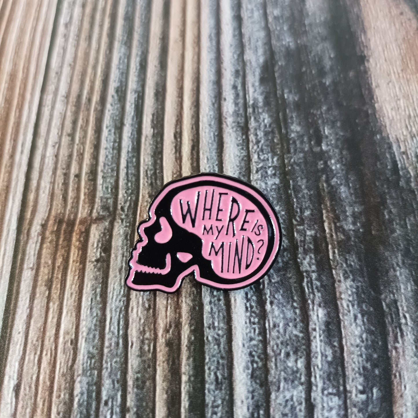 Emaille Pin Halloween | Motiv Where is my Mind Totenkopf