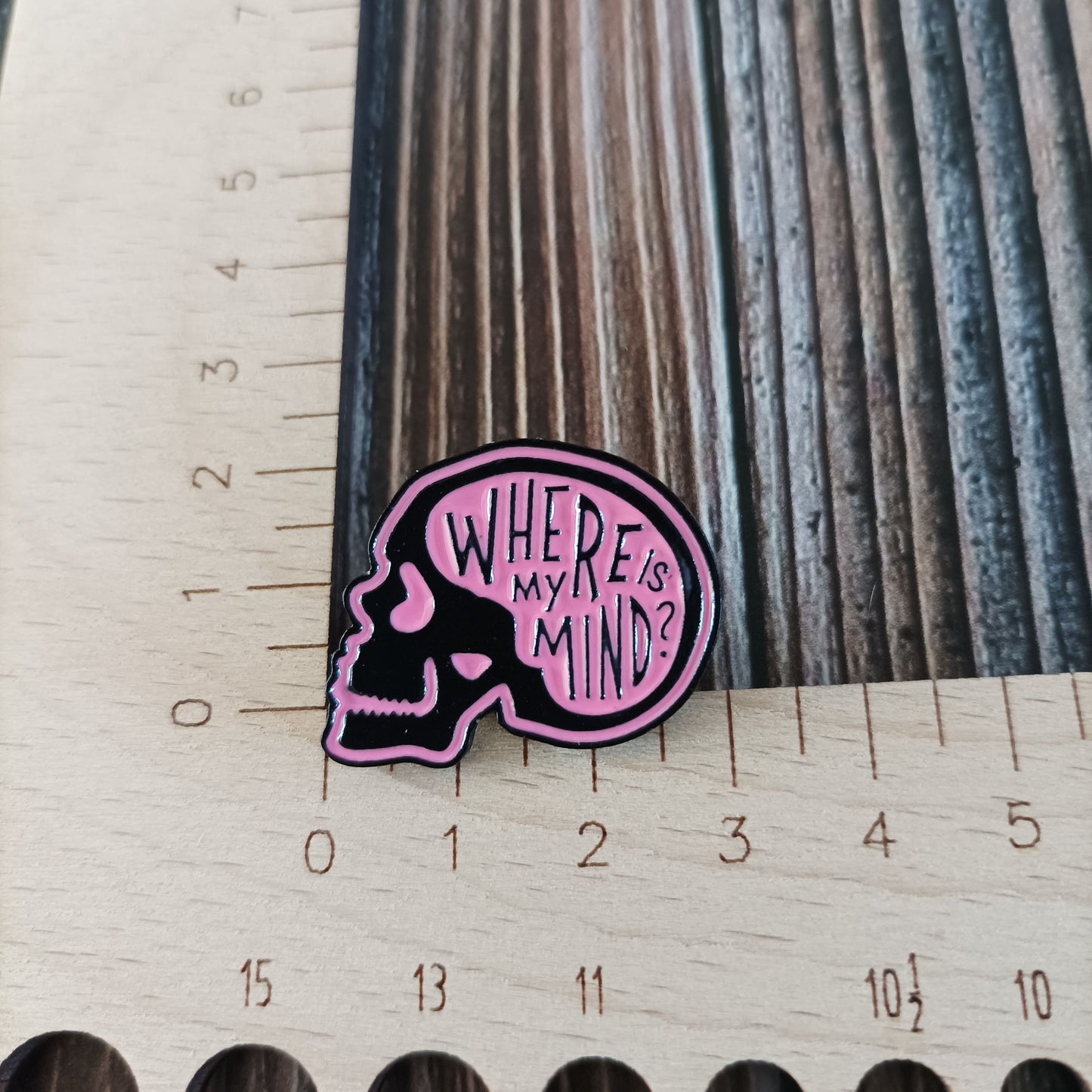 Emaille Pin | Motiv Where is my Mind Totenkopf
