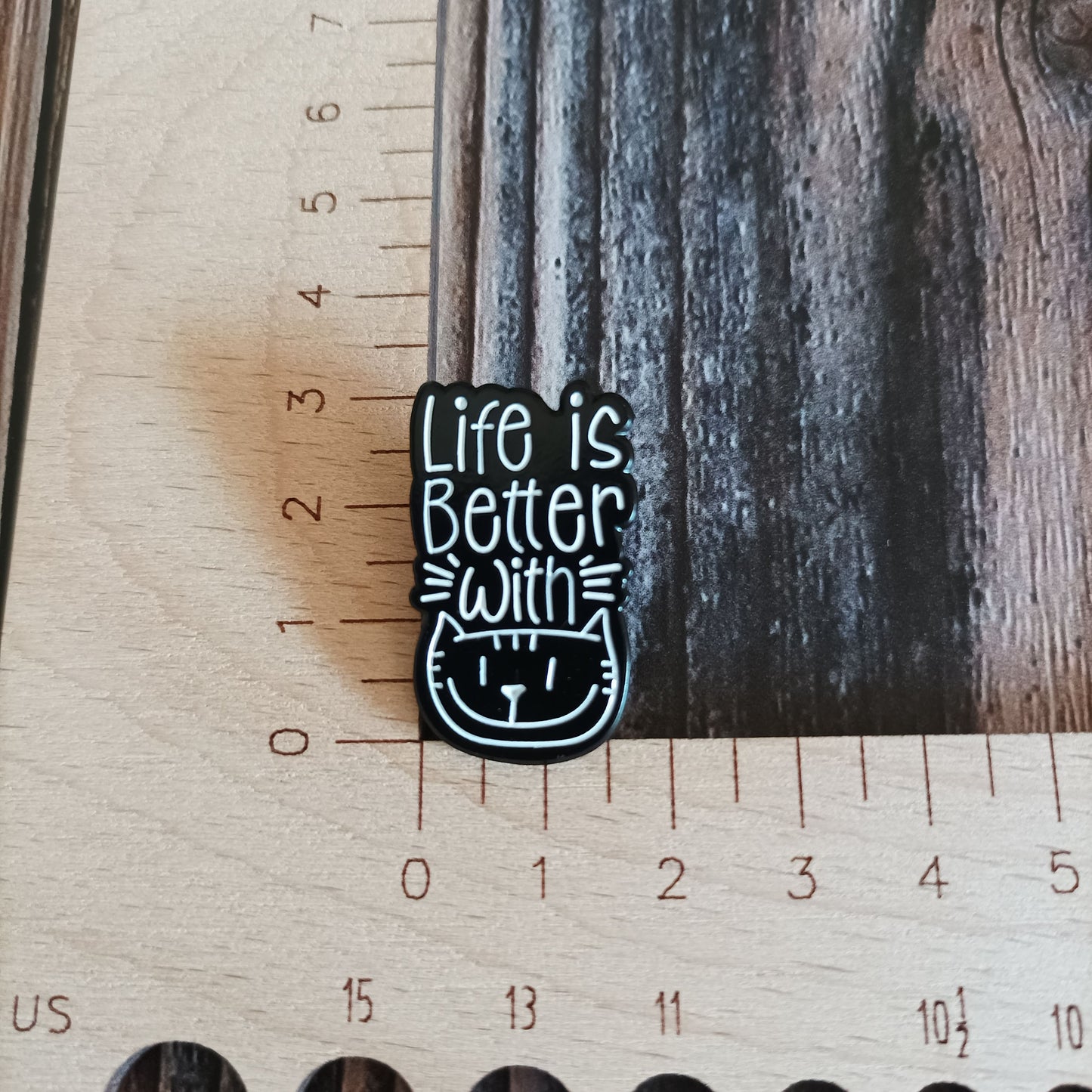Emaille Pin | Motiv Life is better with a cat