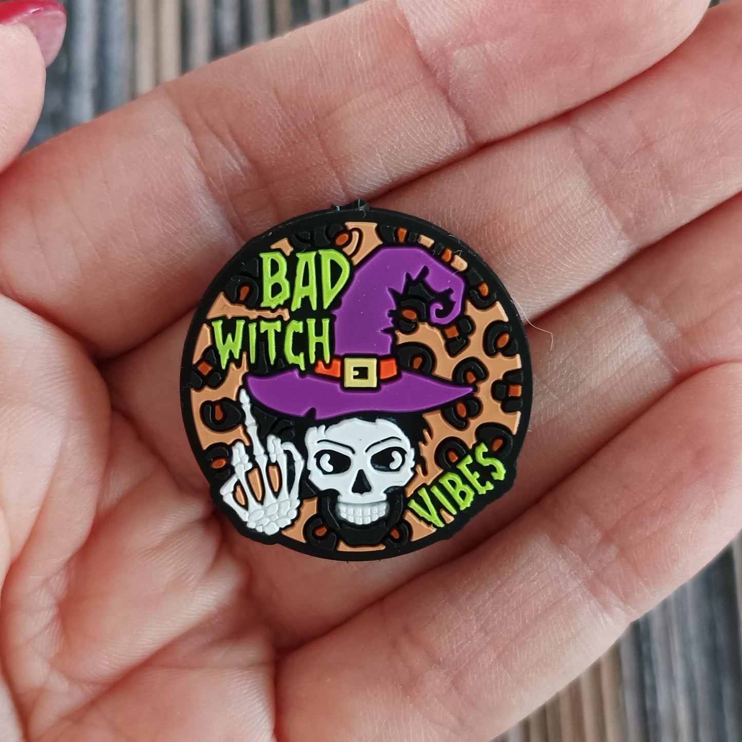 Zwei Maschenstopper aus Silikon | Motiv Bad Witch Vibes Halloween