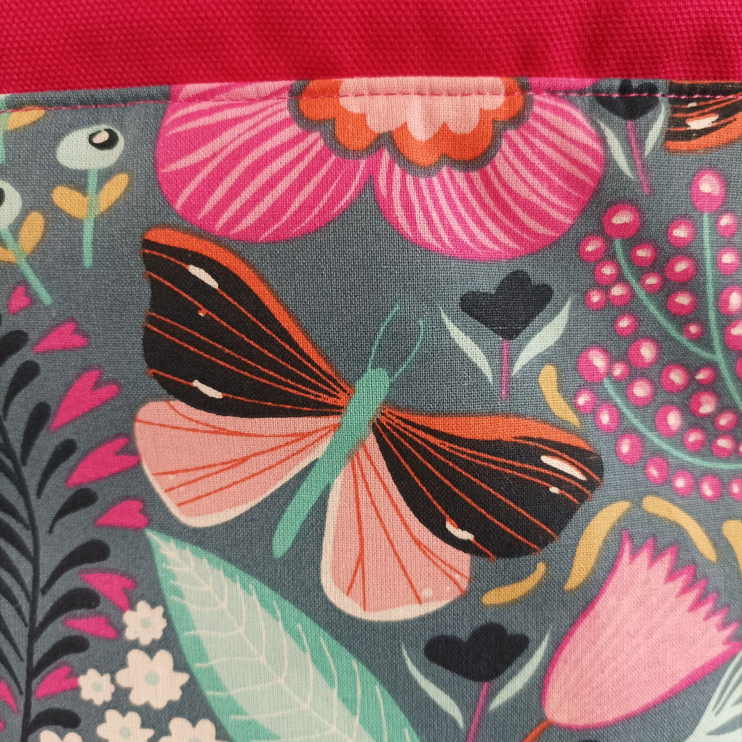 Projekttasche mit Kordelzug Größe S | Motiv Schmetterlingswiese pink
