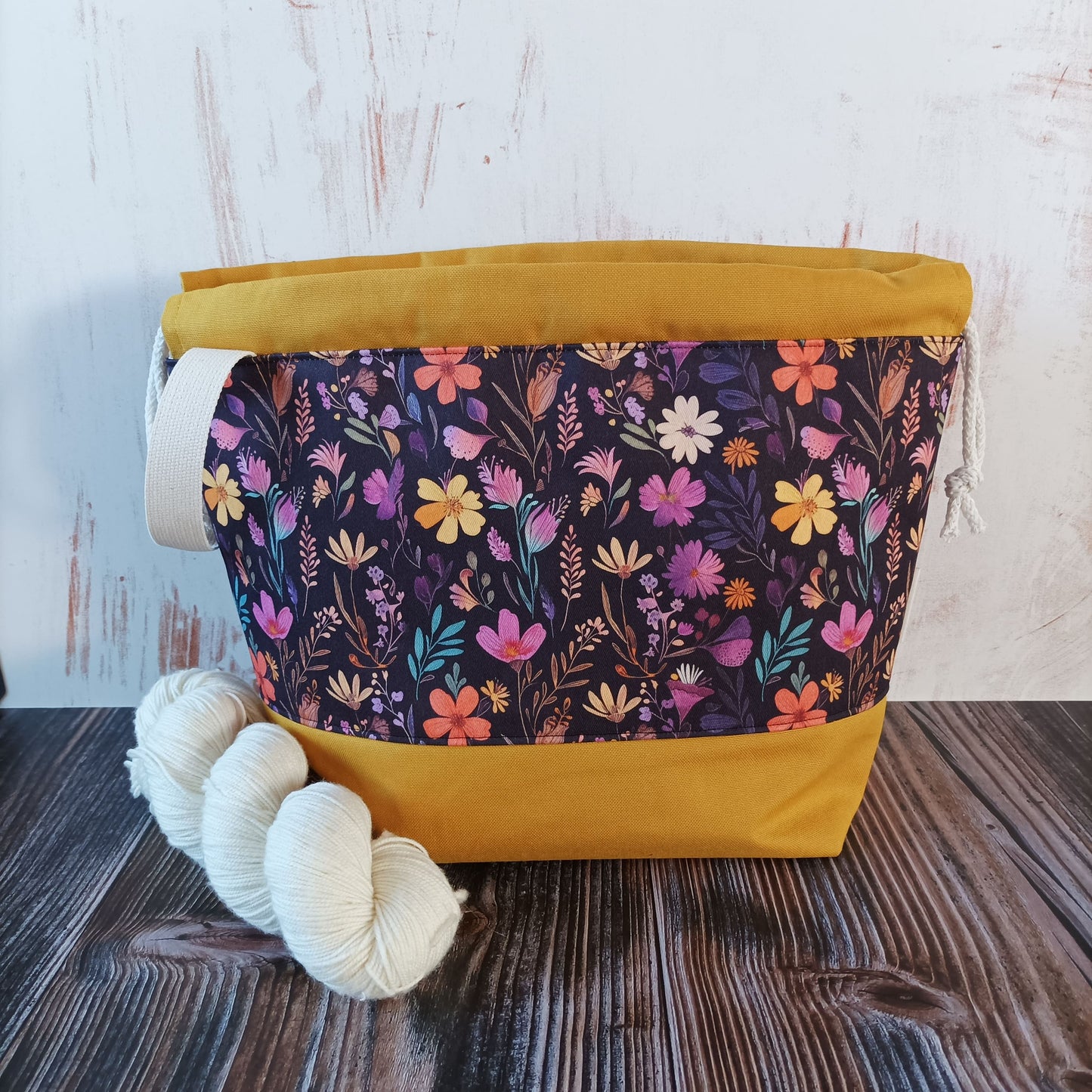 Projekttasche mit Kordelzug Größe M | Motiv Purple Meadow senfgelb